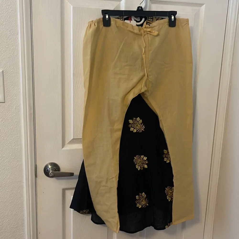 NWT women’s dress with pants - Picture 5 of 6